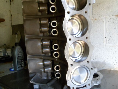 Rover V8 with alloy pistons